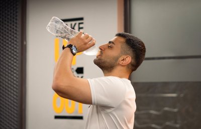 Waarom je tijdens de training meer nodig hebt dan alleen water